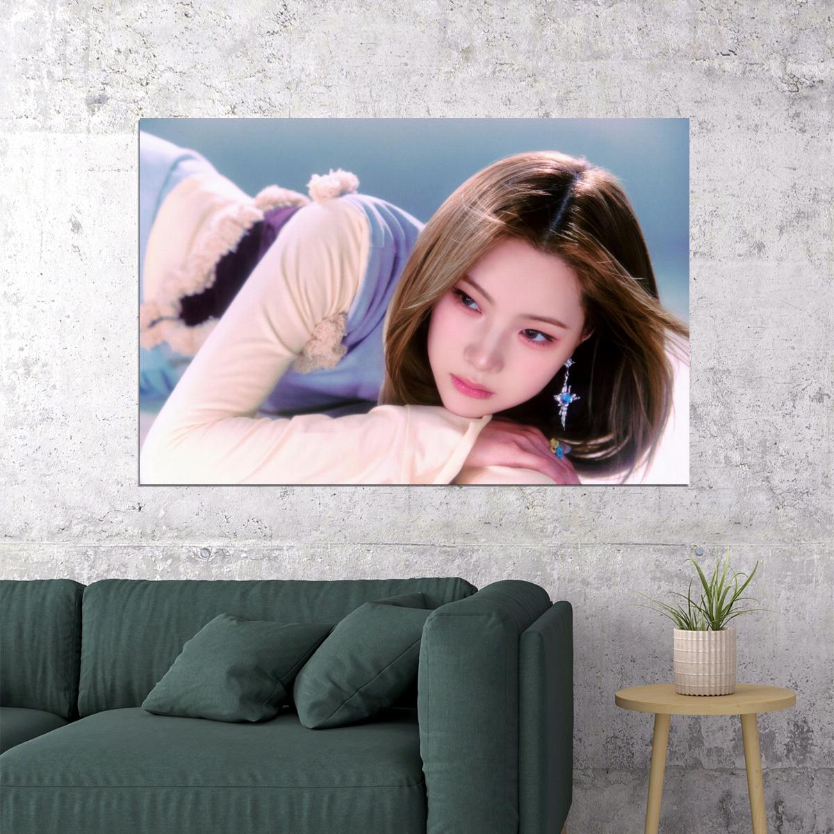 Hearts2hearts Poster The Chase Album Concept Photo Print K-Pop Home Decor For Living Room Aesthetic Kpop Female Girl Group - xonomax