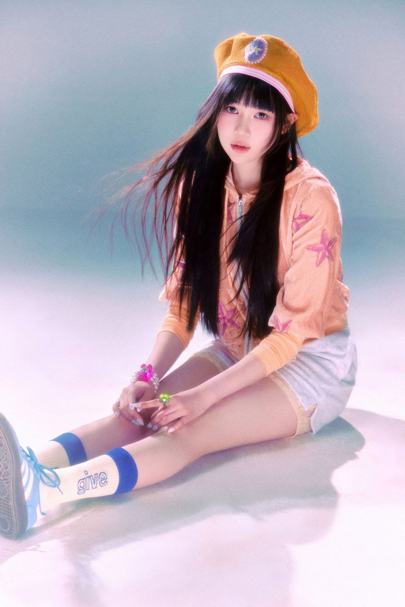 Hearts2hearts Poster The Chase Album Concept Photo Print K-Pop Home Decor For Living Room Aesthetic Kpop Female Girl Group - xonomax