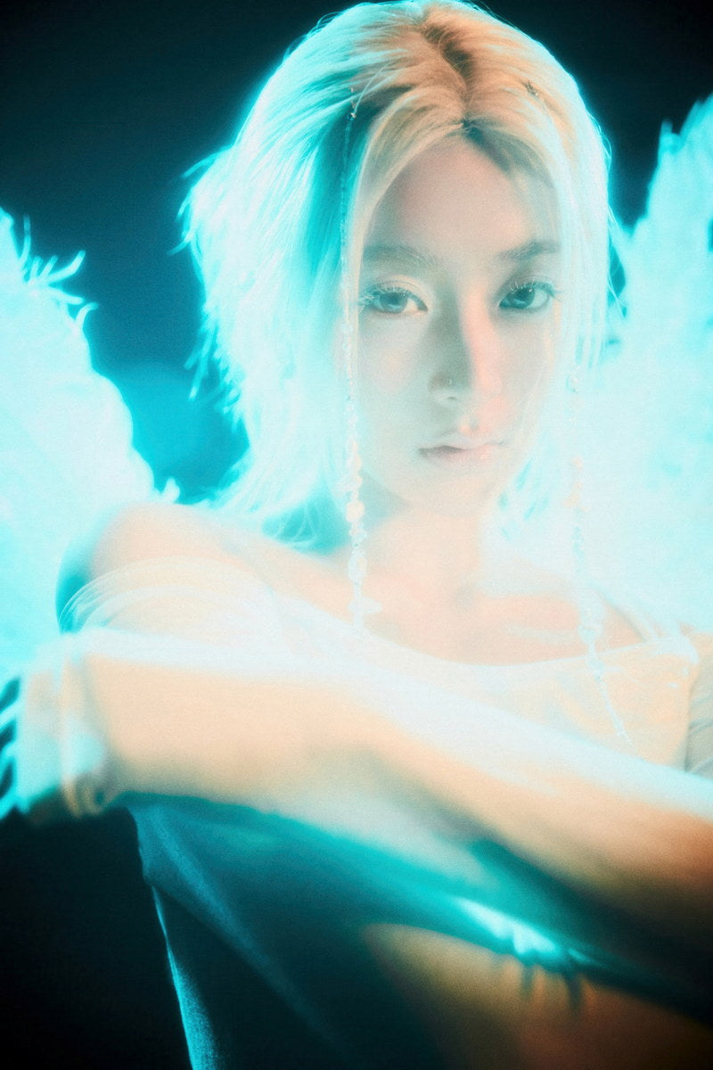 Le Sserafim Huh Yunjin Poster Hot Album Concept Photo Bleached Aura Print K-Pop Home Decor For Living Room Aesthetic Kpop Female Girl Group - xonomax