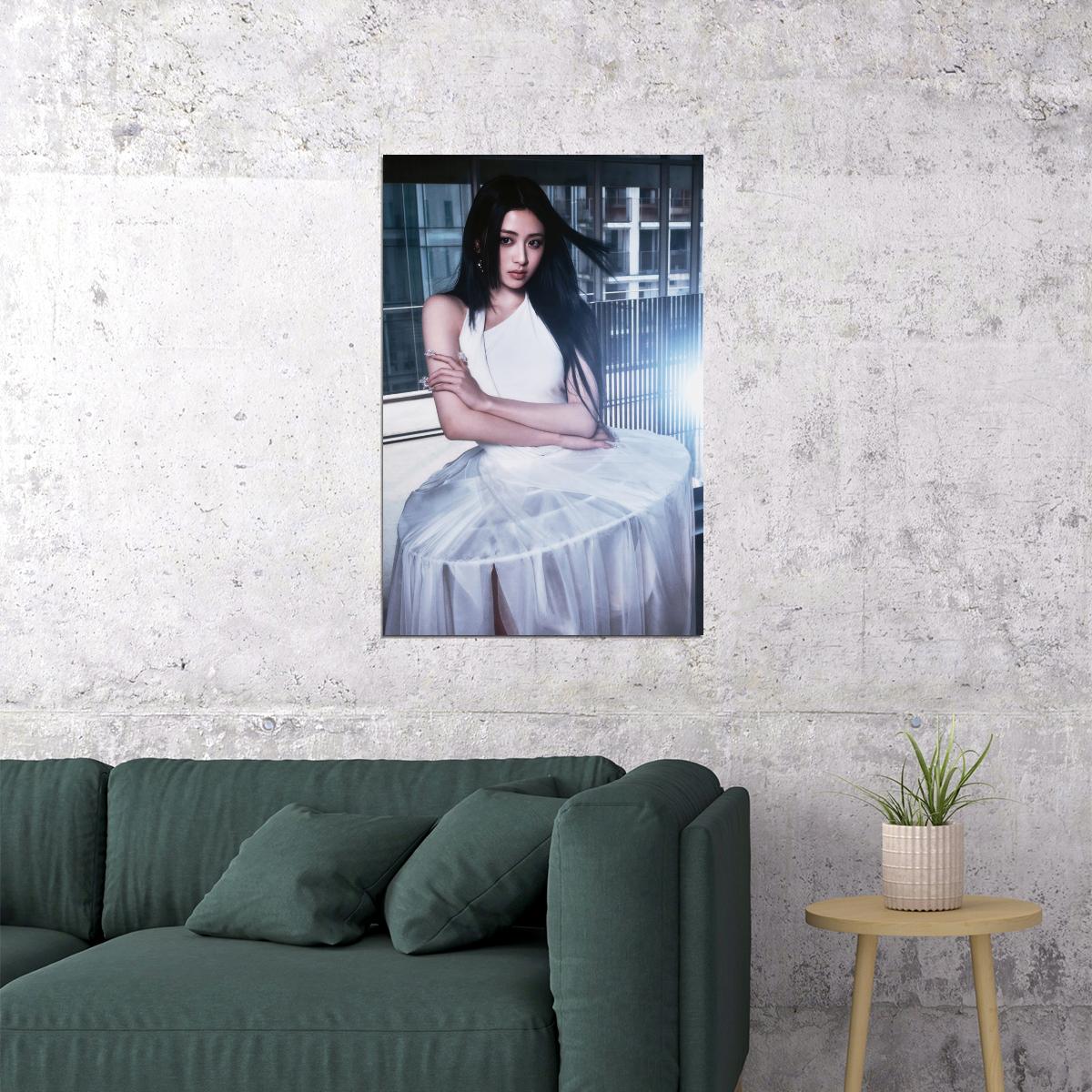 Le Sserafim Huh Yunjin Poster Hot Album Compact Concept Photo Print K-Pop Home Decor For Living Room Aesthetic Kpop Female Girl Group - xonomax