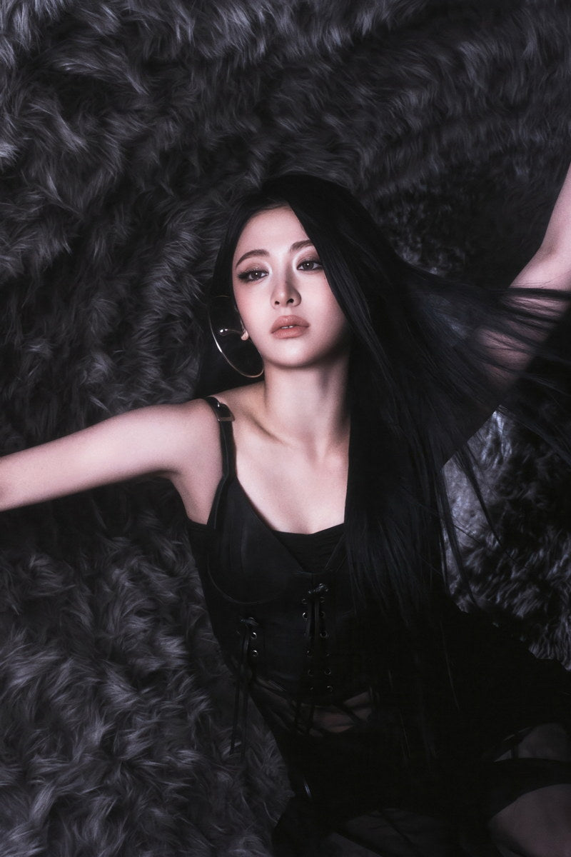 Le Sserafim Huh Yunjin Poster Hot Album Compact Concept Photo Print K-Pop Home Decor For Living Room Aesthetic Kpop Female Girl Group - xonomax