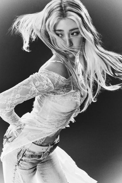 Le Sserafim Huh Yunjin Poster Hot Album Drenched Vetiver Concept Photo Print K-Pop Home Decor For Living Room Aesthetic Kpop Female Girl Group