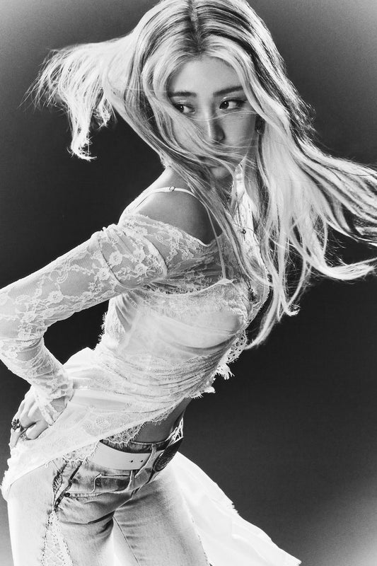 Le Sserafim Huh Yunjin Poster Hot Album Drenched Vetiver Concept Photo Print K-Pop Home Decor For Living Room Aesthetic Kpop Female Girl Group - xonomax