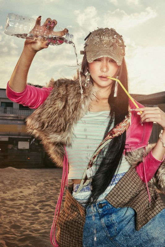 Le Sserafim Huh Yunjin Poster Hot Album Tanned Guaiac Concept Photo Print K-Pop Home Decor For Living Room Aesthetic Kpop Female Girl Group - xonomax