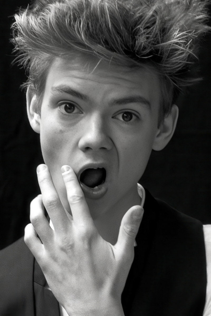 Thomas Brodie-Sangster Celebrity Posters for Room Aesthetic Famous Actor Black and White Photo Print Wall Art - xonomax