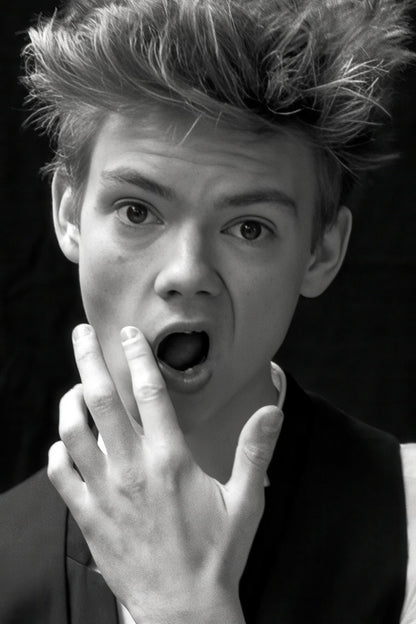 Thomas Brodie-Sangster Celebrity Posters for Room Aesthetic Famous Actor Black and White Photo Print Wall Art - xonomax