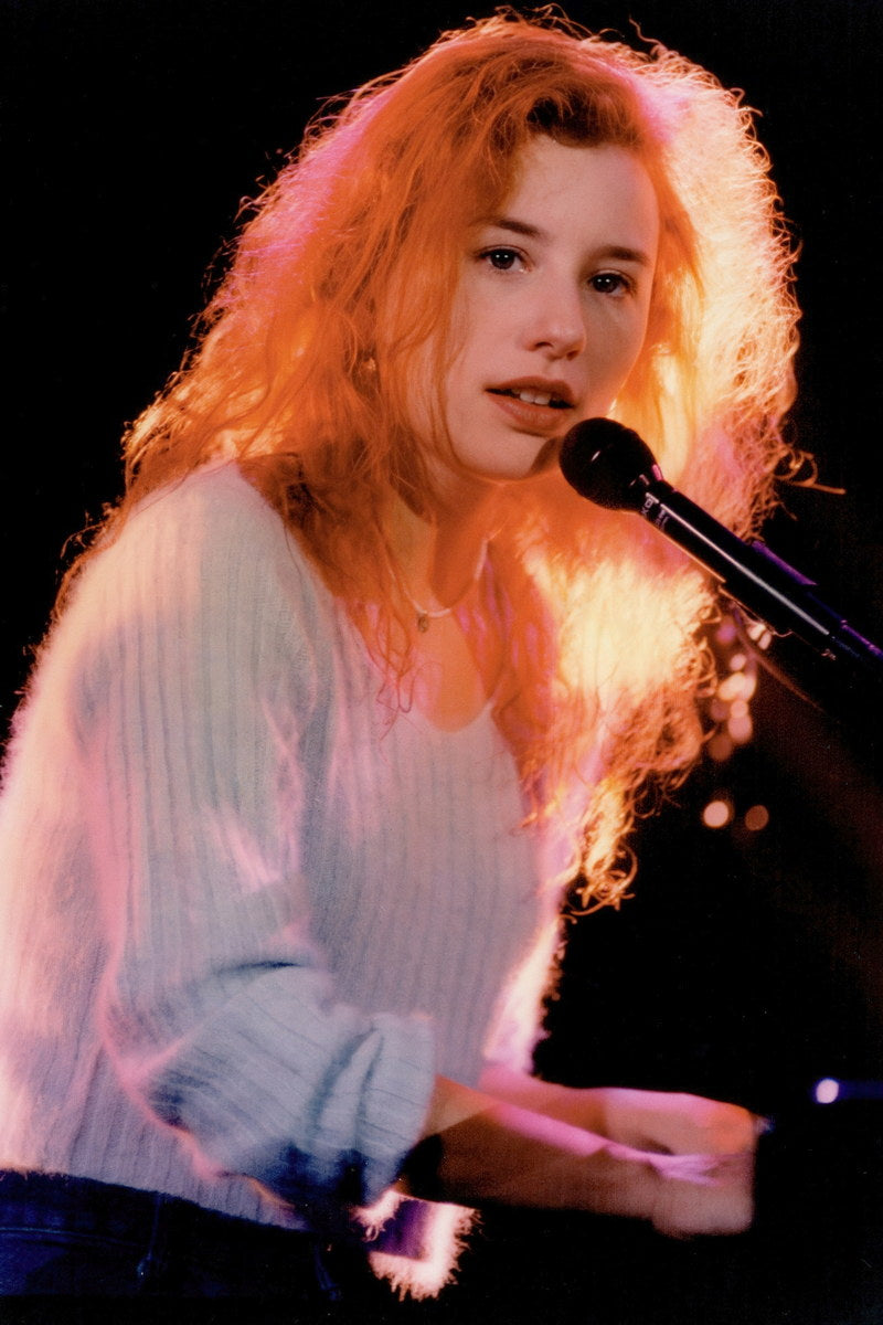 Young Tori Amos Photo Print Live Concert in 90s Poster for Room Aesthetic Celebrity - xonomax