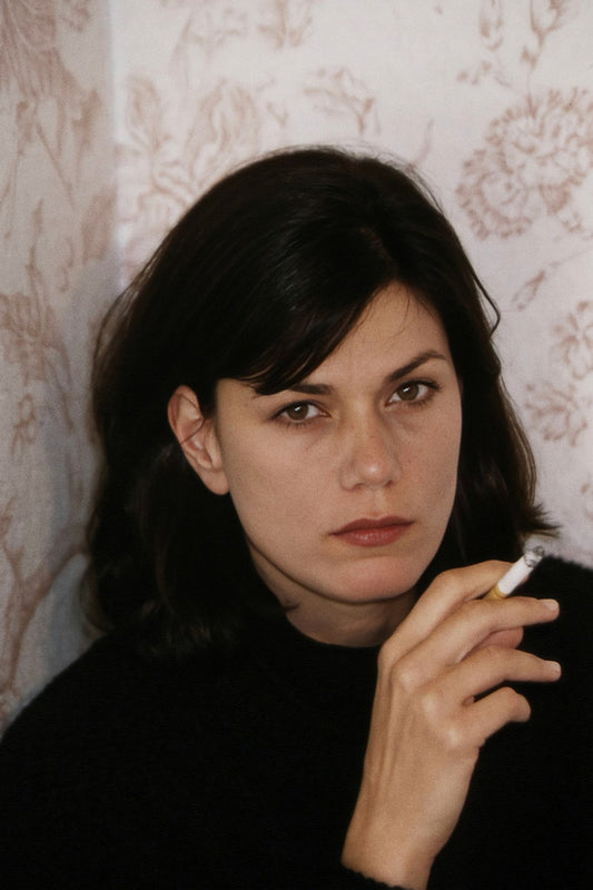 Linda Fiorentino Smoking Poster for Room Aesthetic Celebrity Photo Print Grunge Room Decor - xonomax